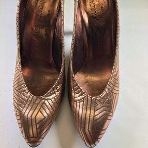 🍍Charles jourdan Paris classic pumps
